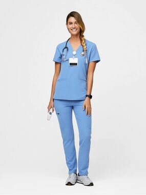 FIGS Scrubs Set: Casma 3 Pocket Scrub Top and Yola Skinny Scrub Pant in Blue - L